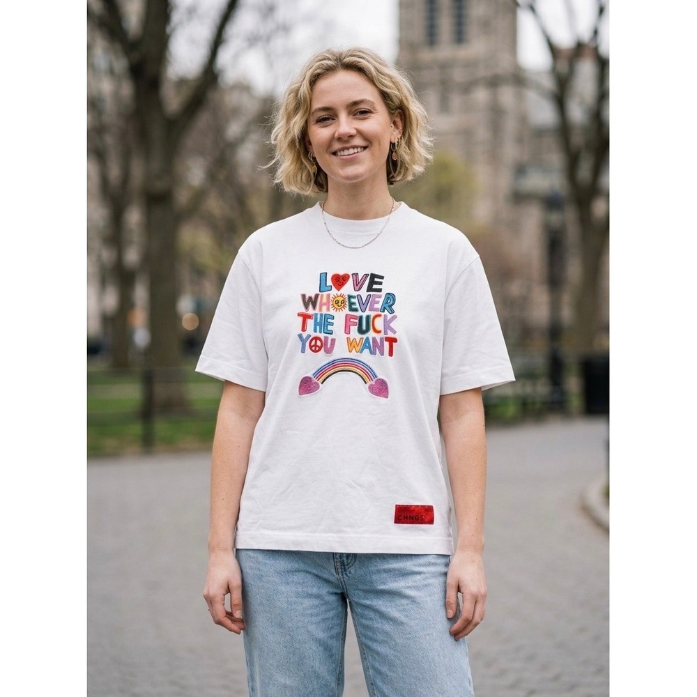 CHNGE Love Whoever You Want White Organic Cotton Graphic T-Shirt Womens Medium